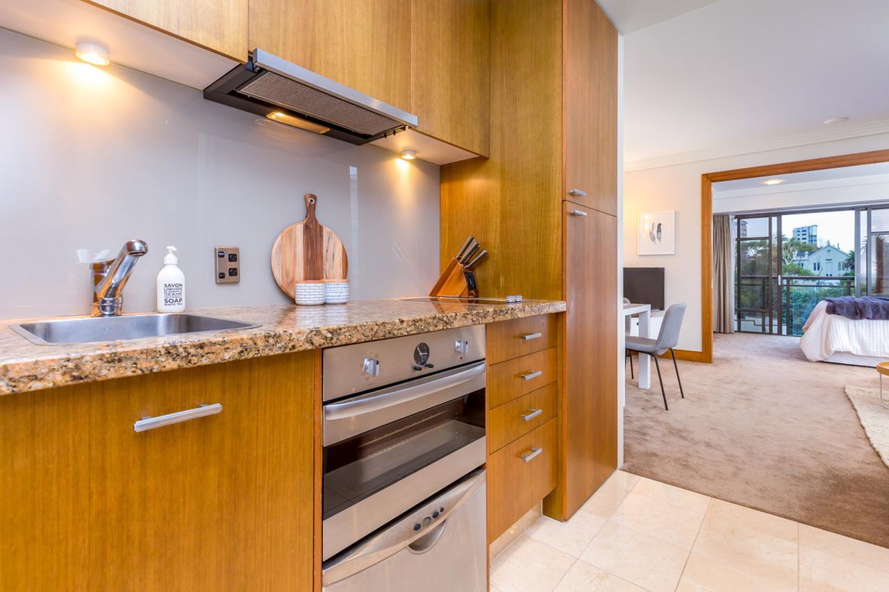 Stylish With Pool And Gym Apartment Auckland