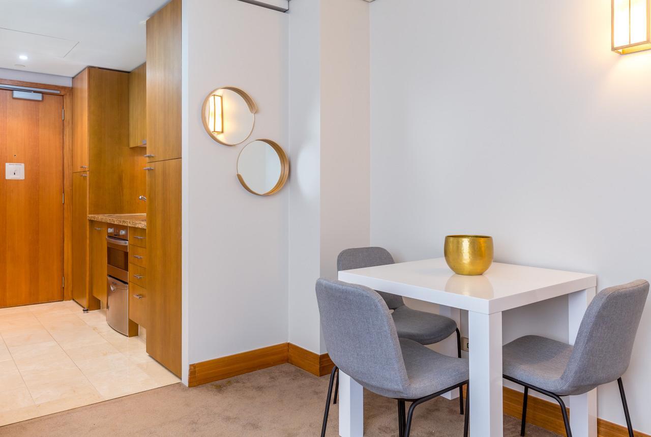 Apartment Stylish With Pool And Gym
