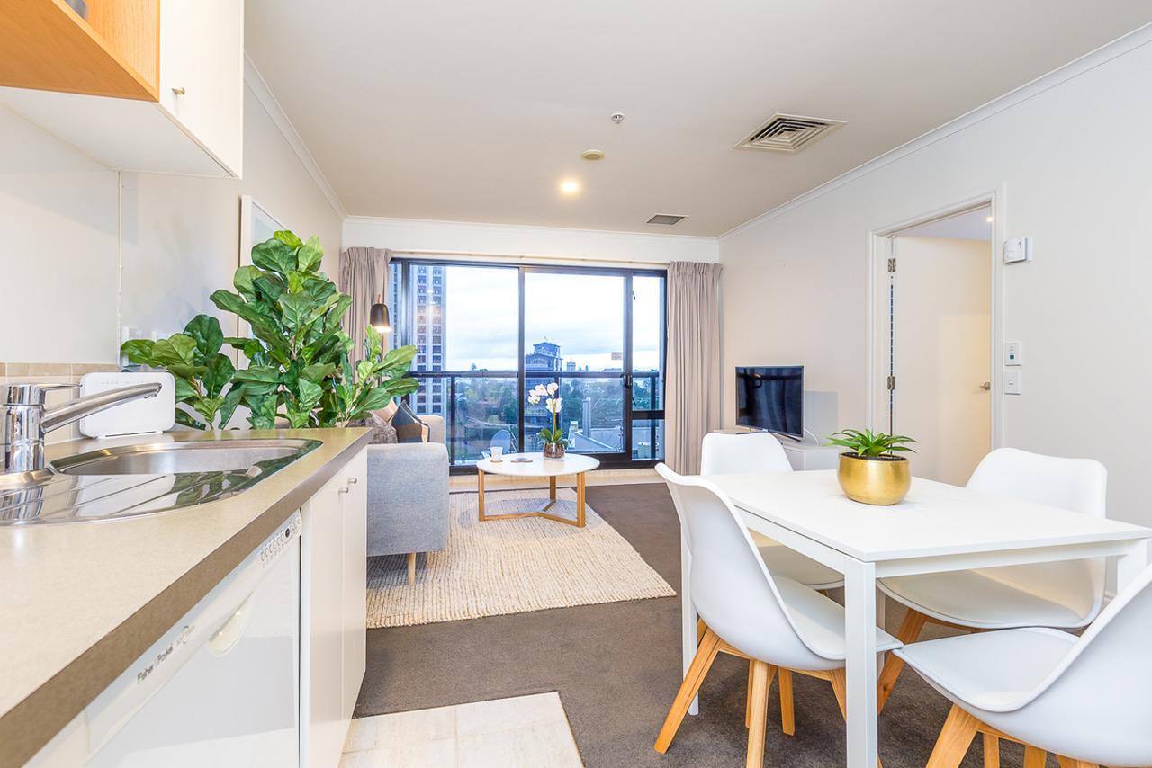 Lovely Apartment! Views, Pool And Gym * Auckland