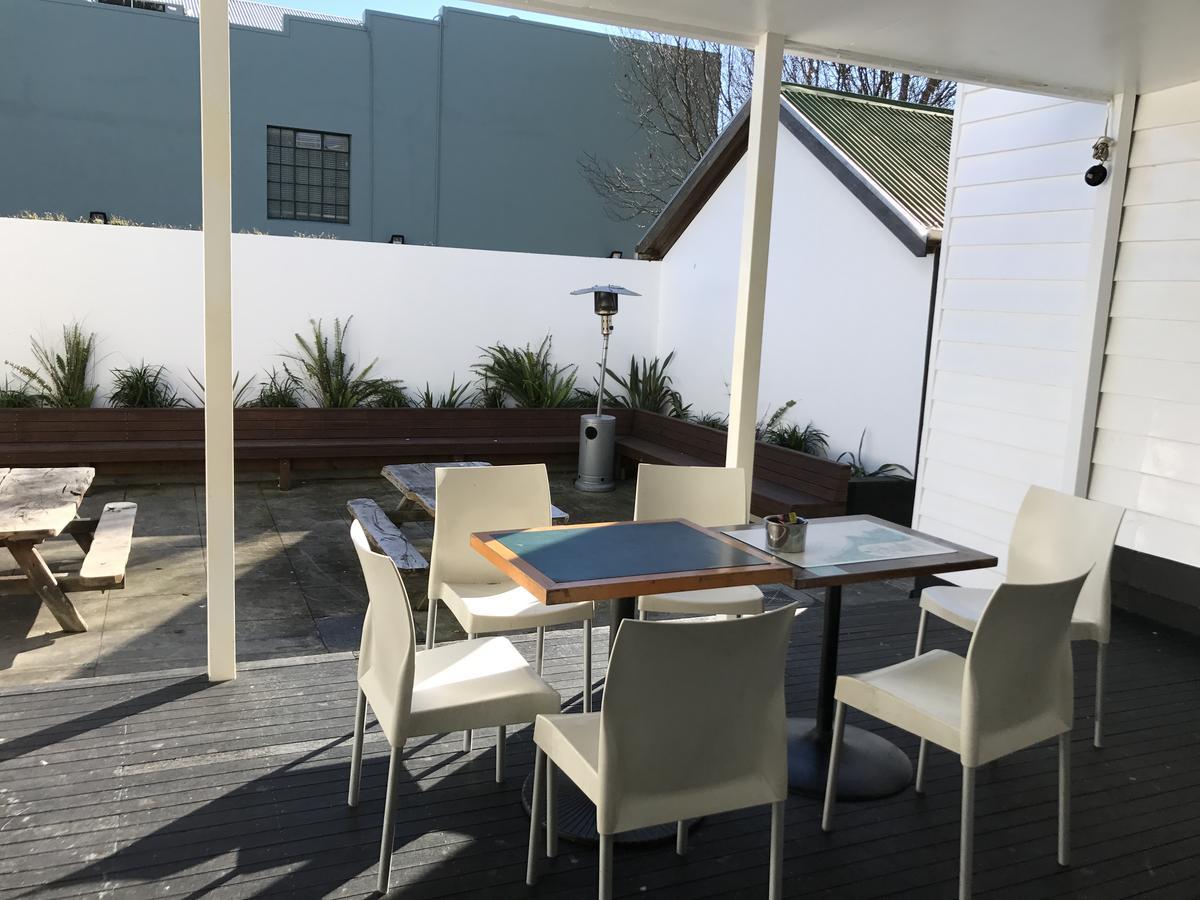 215 Edinburgh Castle Hostel Auckland