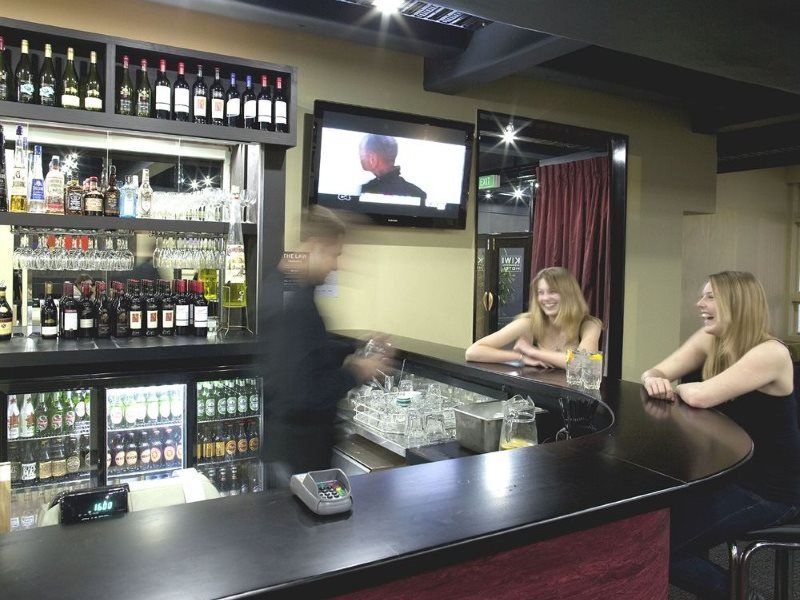 Kiwi International Hotel 2*