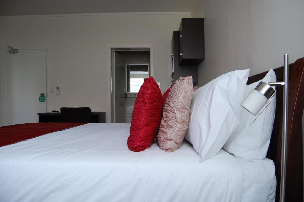 At Eden Park Motel