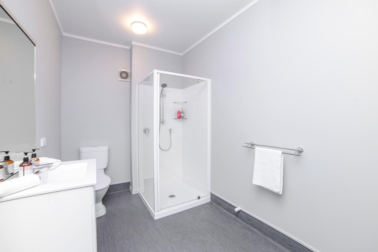 Cozy One Bedroom Near Airport Apartment *