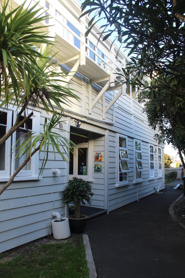 Oaklands * Auckland