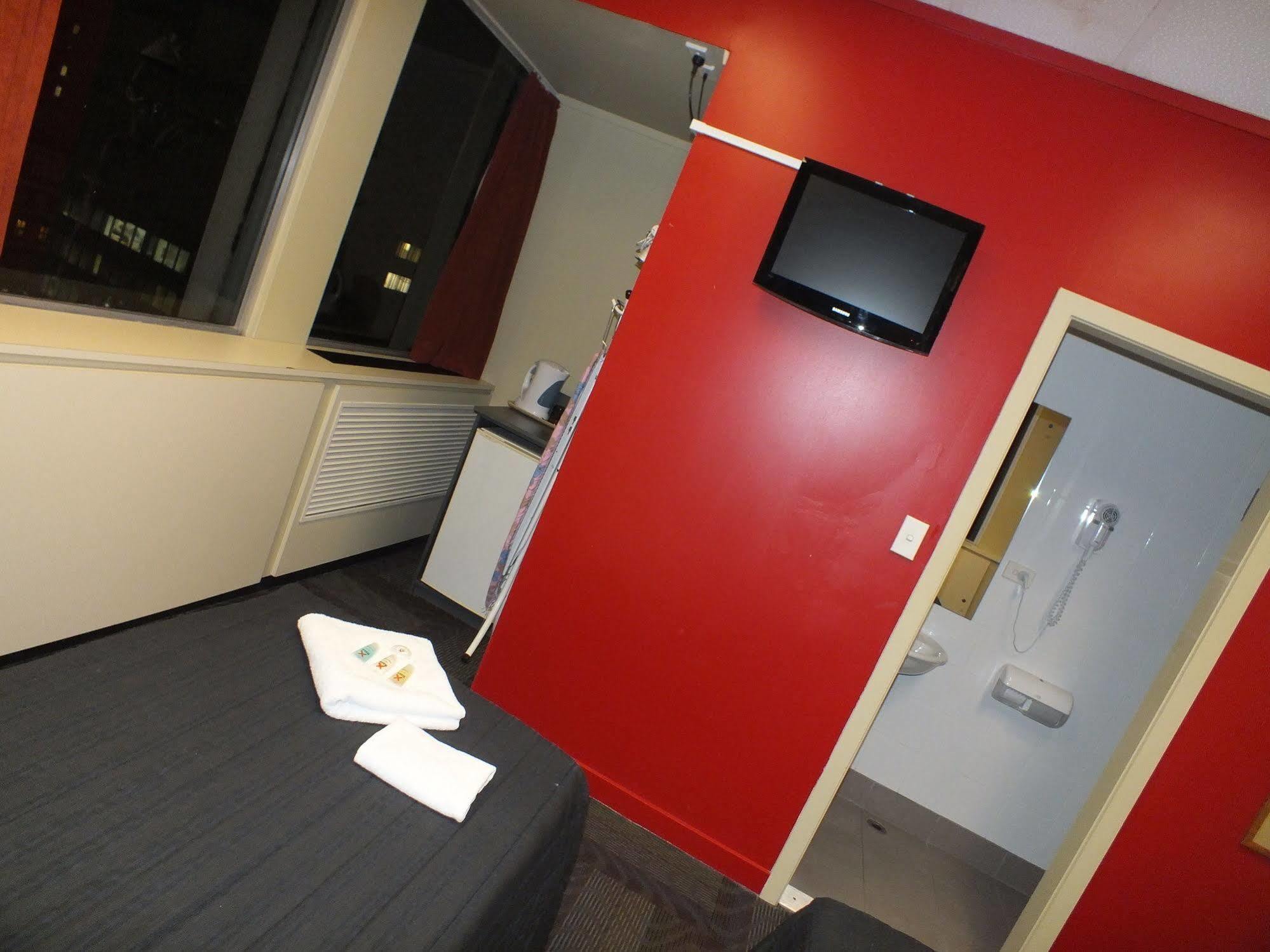 Hostel Base *