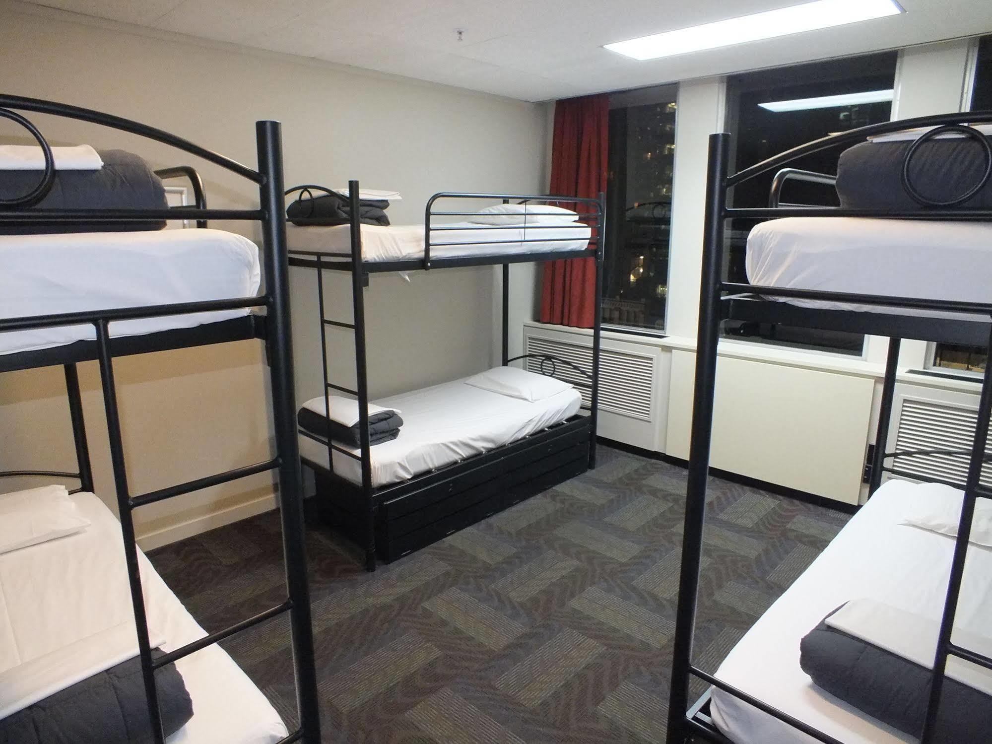 Hostel Base *