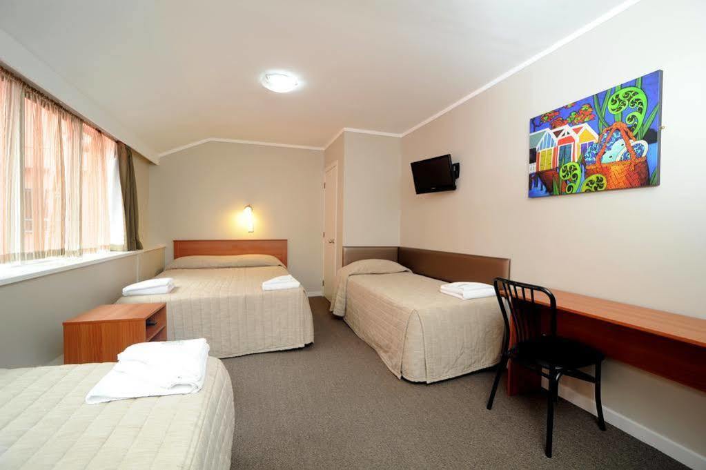 Kiwi International Hotel 2*