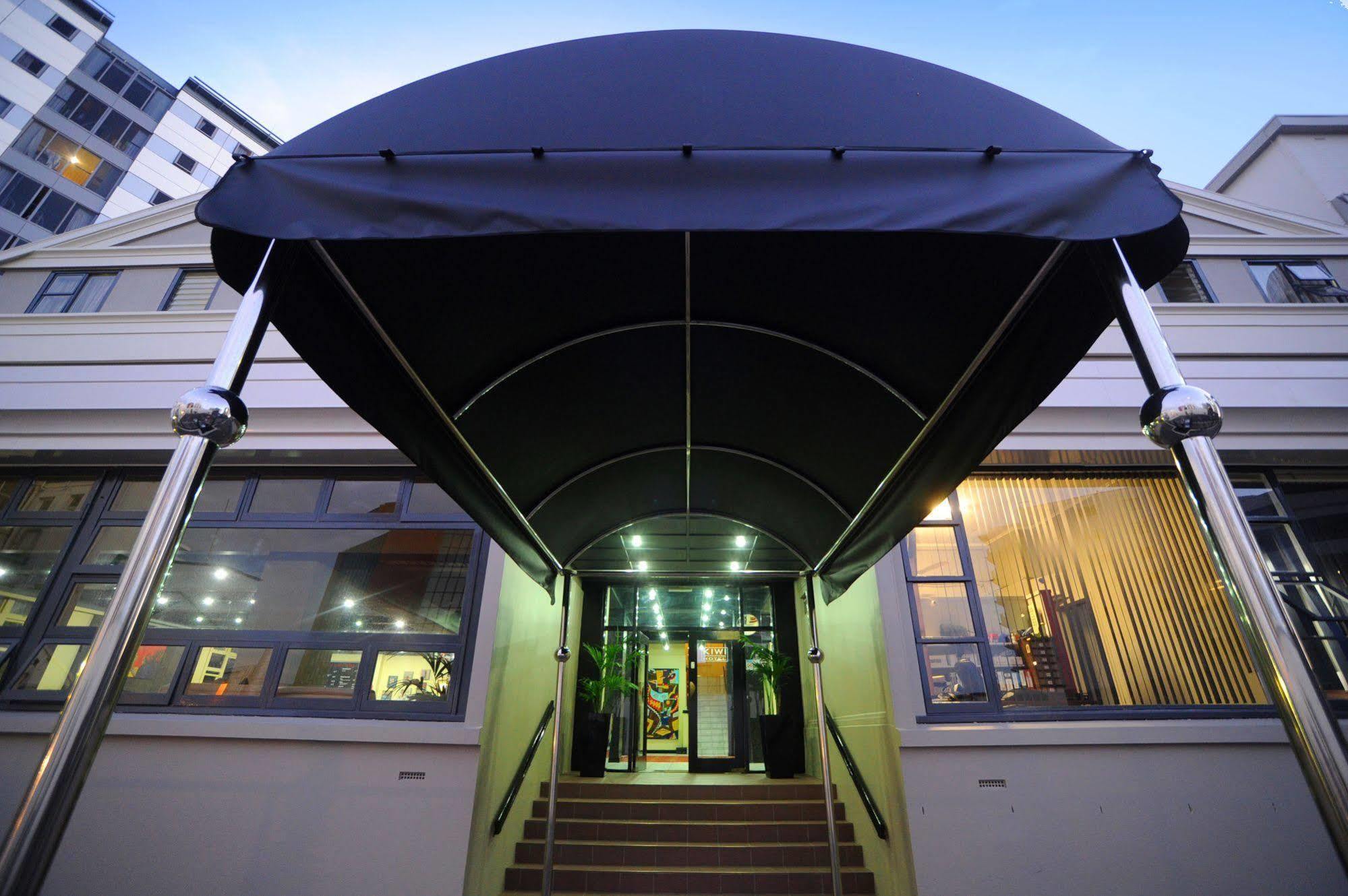 Hotel Kiwi International