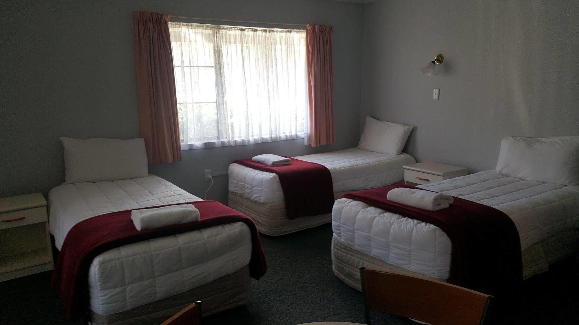Oakwood Manor Motor 3*