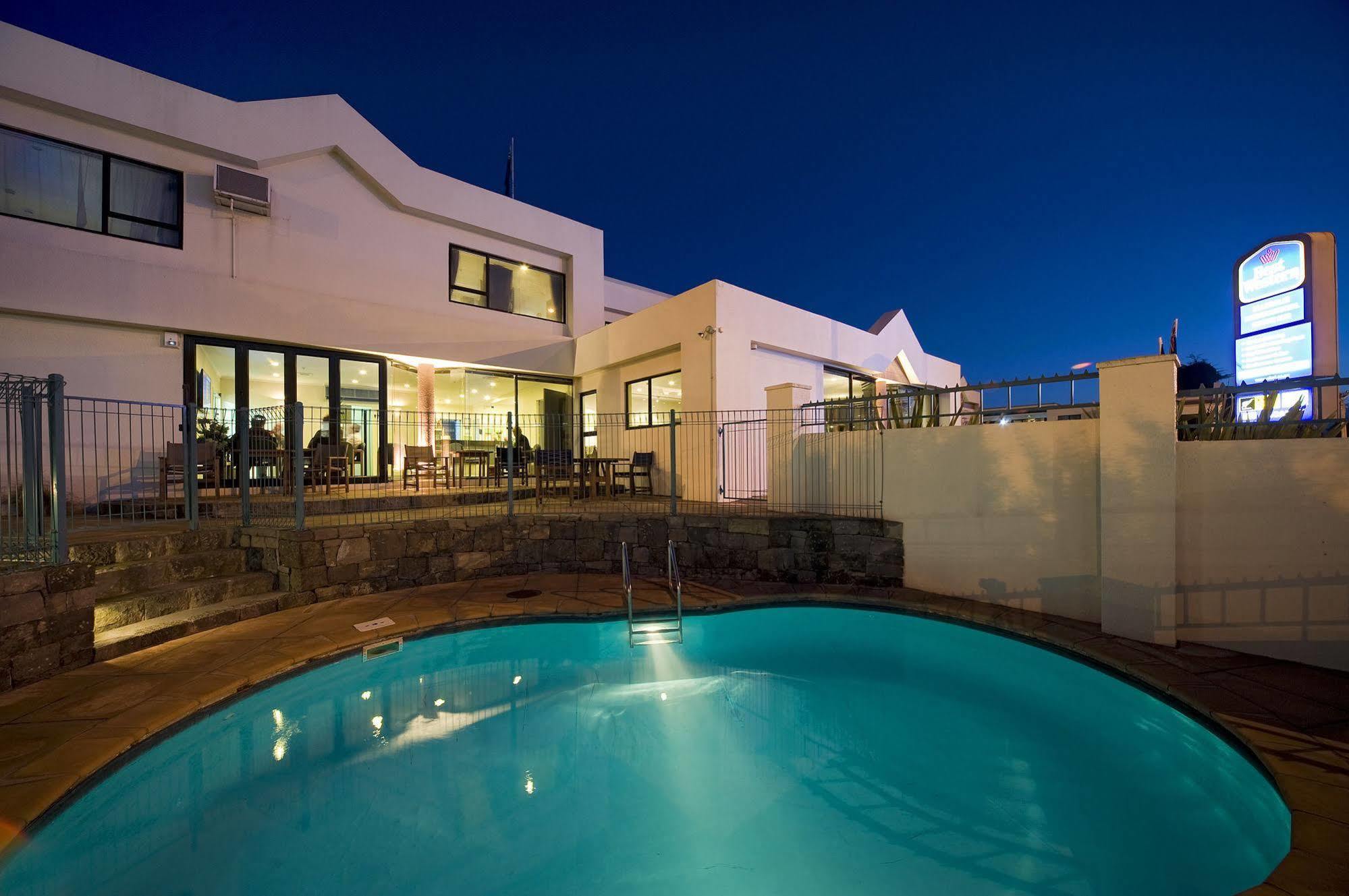 Best Western Ellerslie International 4*