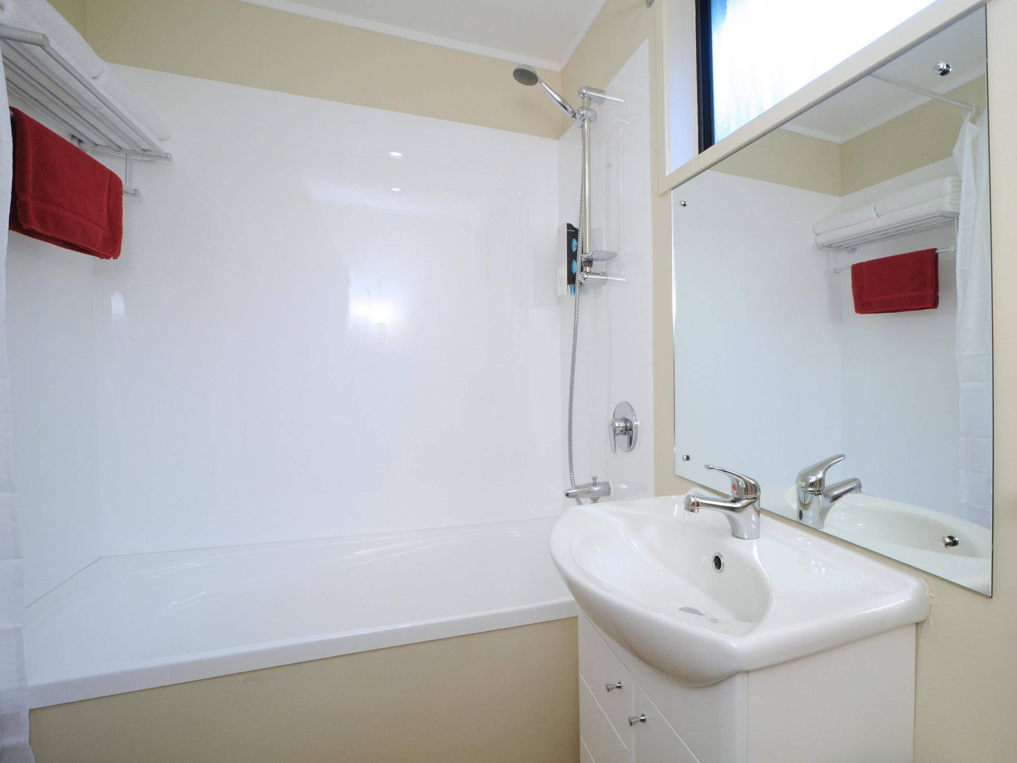 Tudor Court Motor Motel 4*