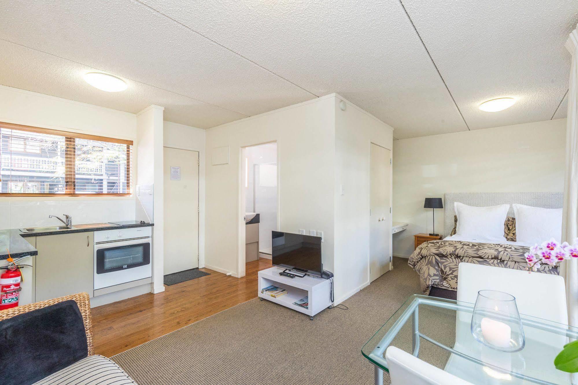 Emerald Motel 4*