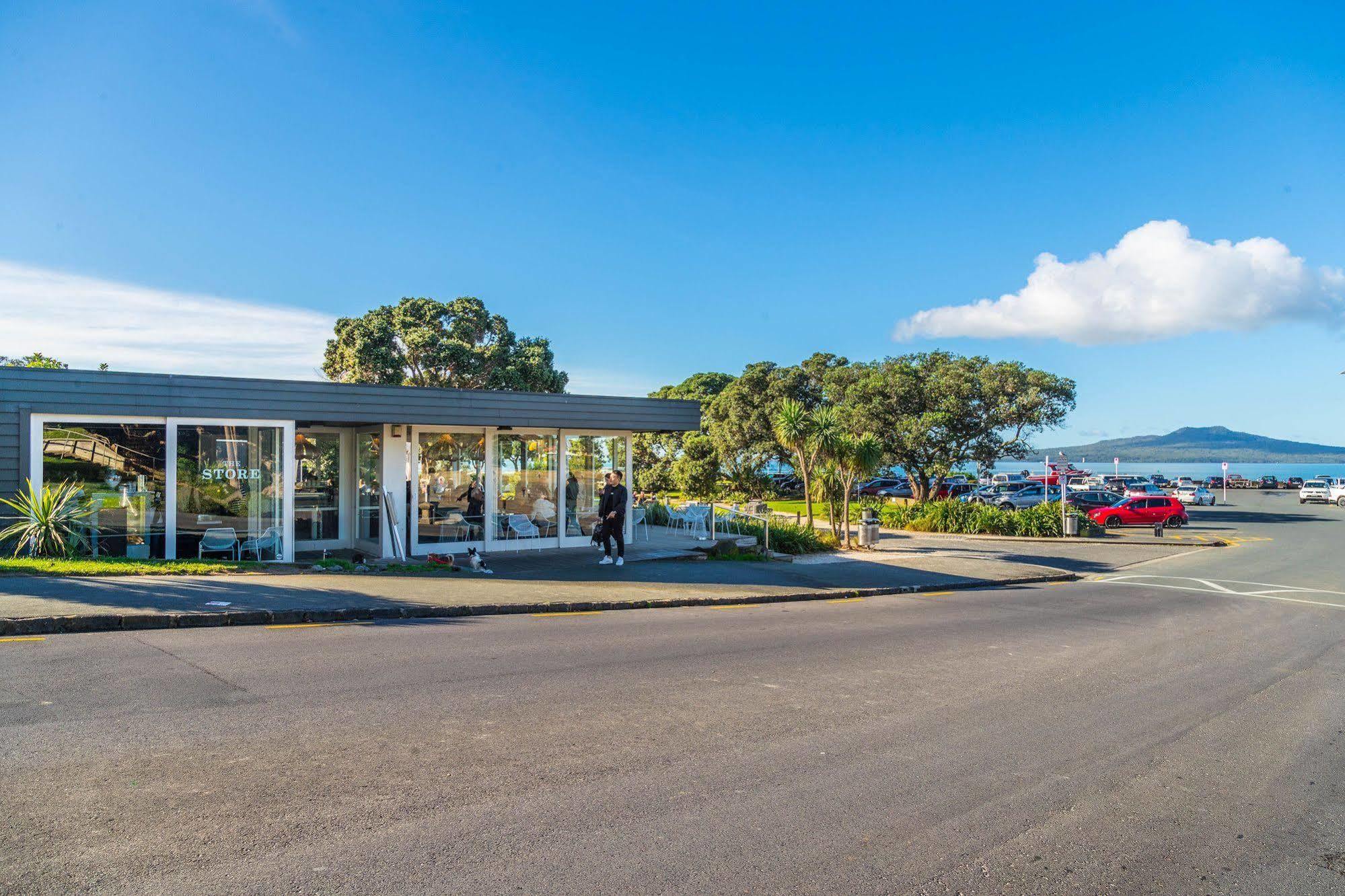 Emerald Motel 4*