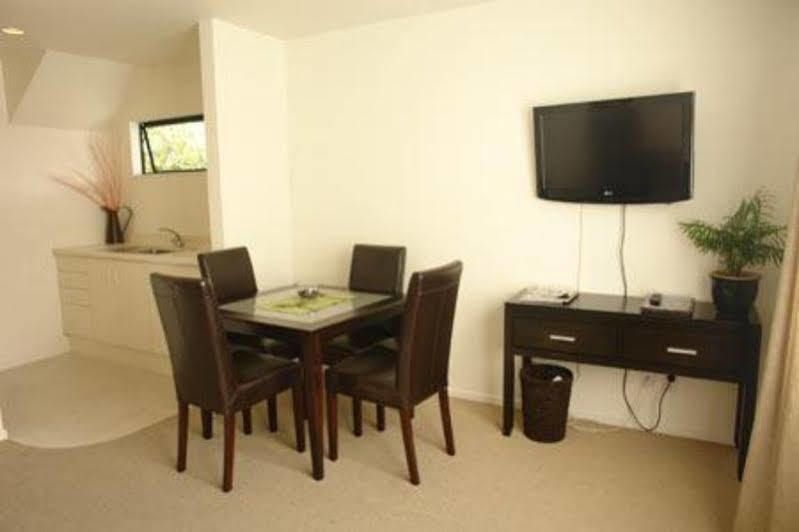 Newmarket Motel 4*