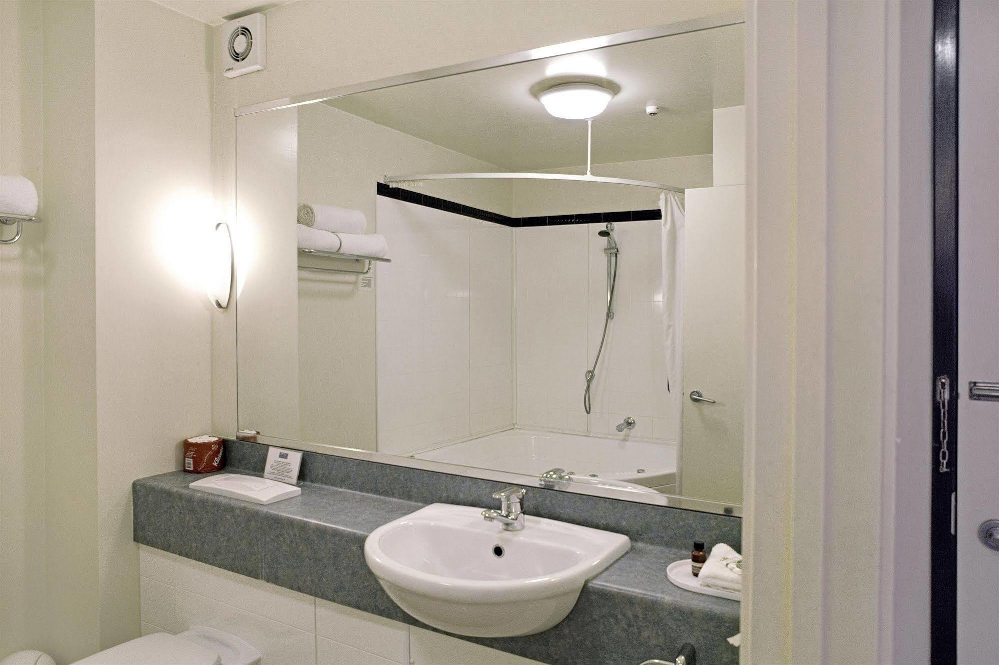 Of Sails 4* Auckland