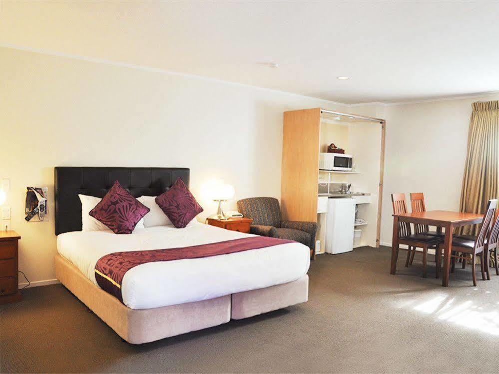 Royal Park Motel 4*