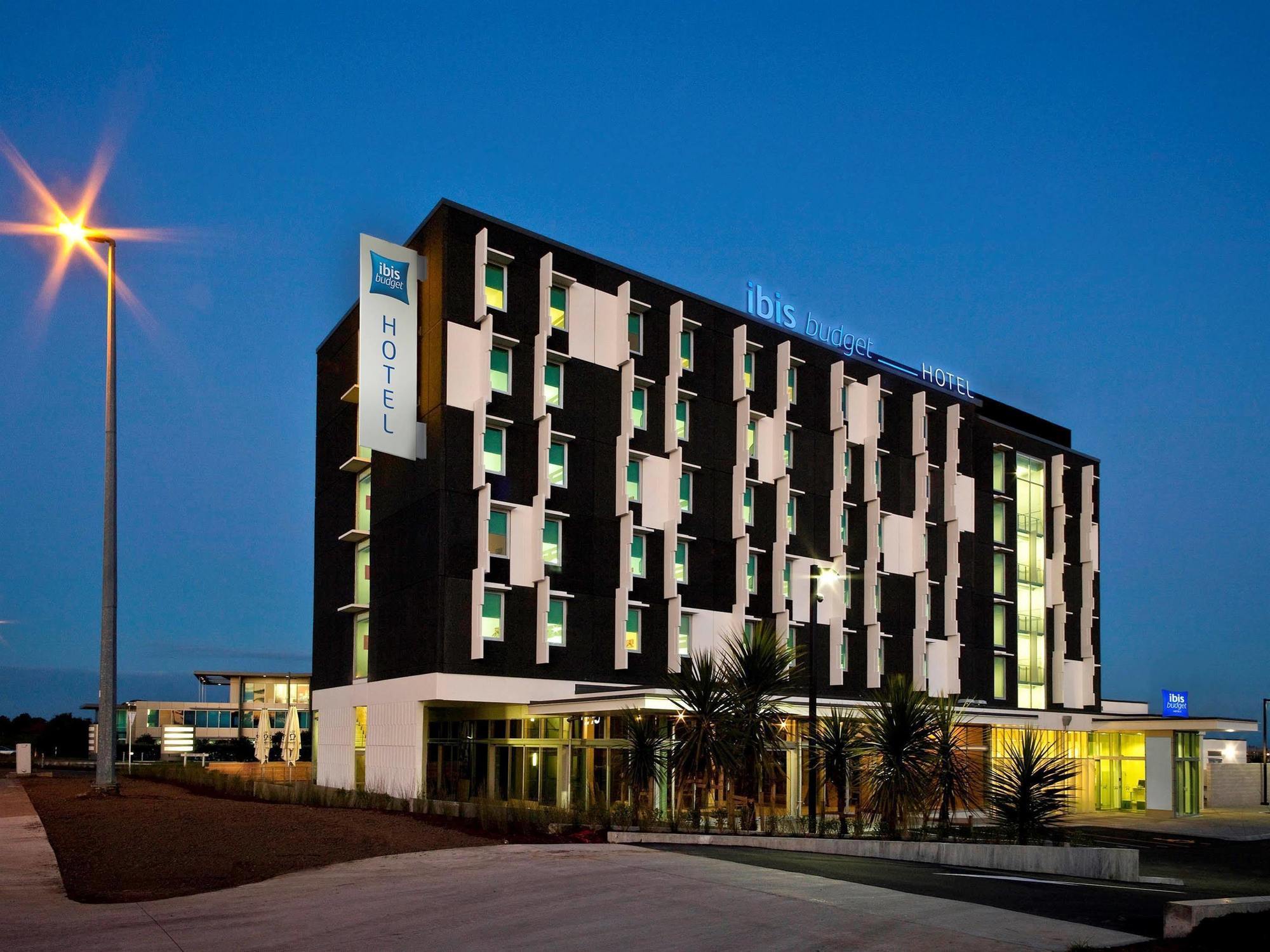 Ibis Budget Airport Hotel 3*