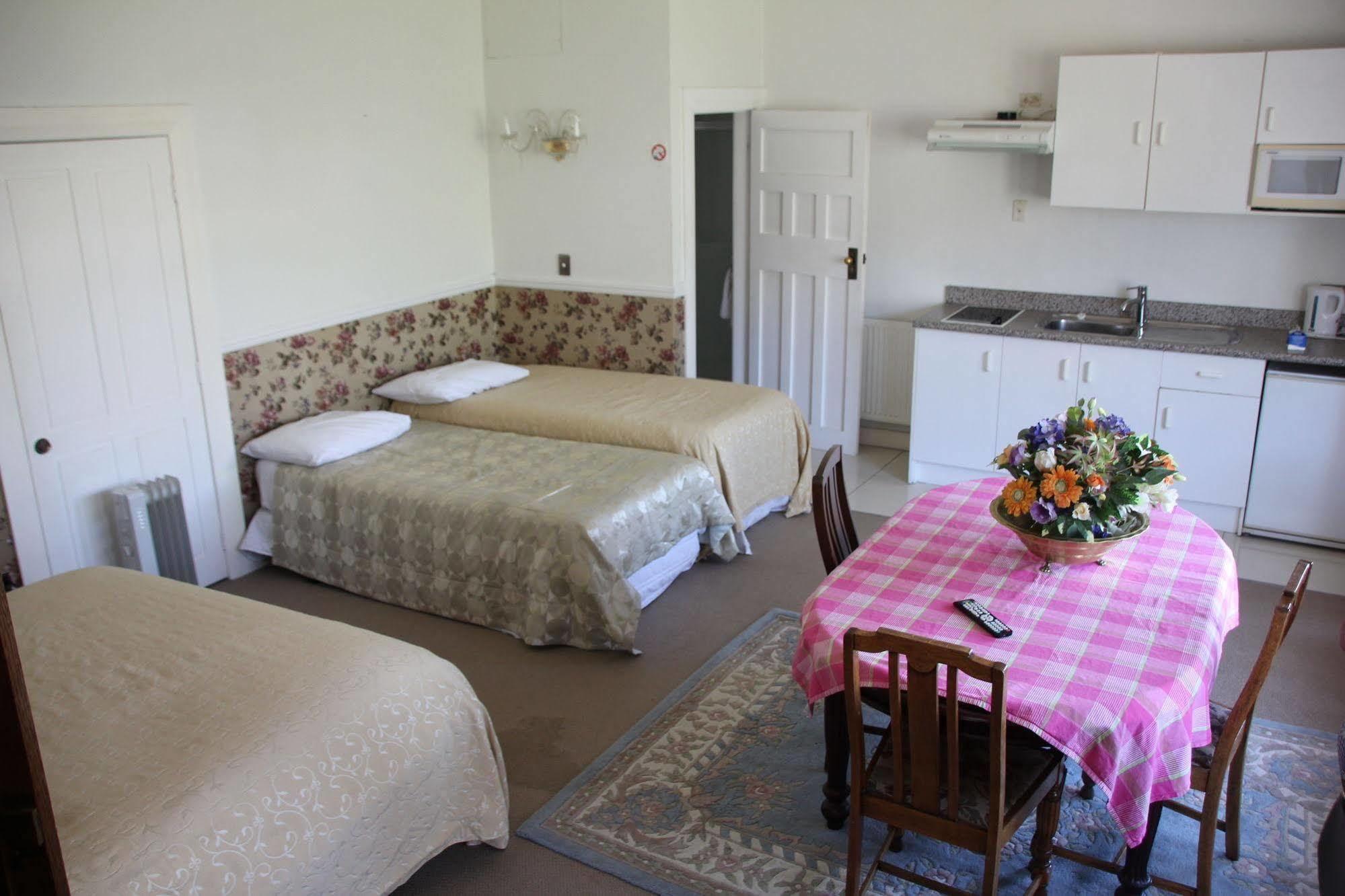 Parnell Hotel 3*