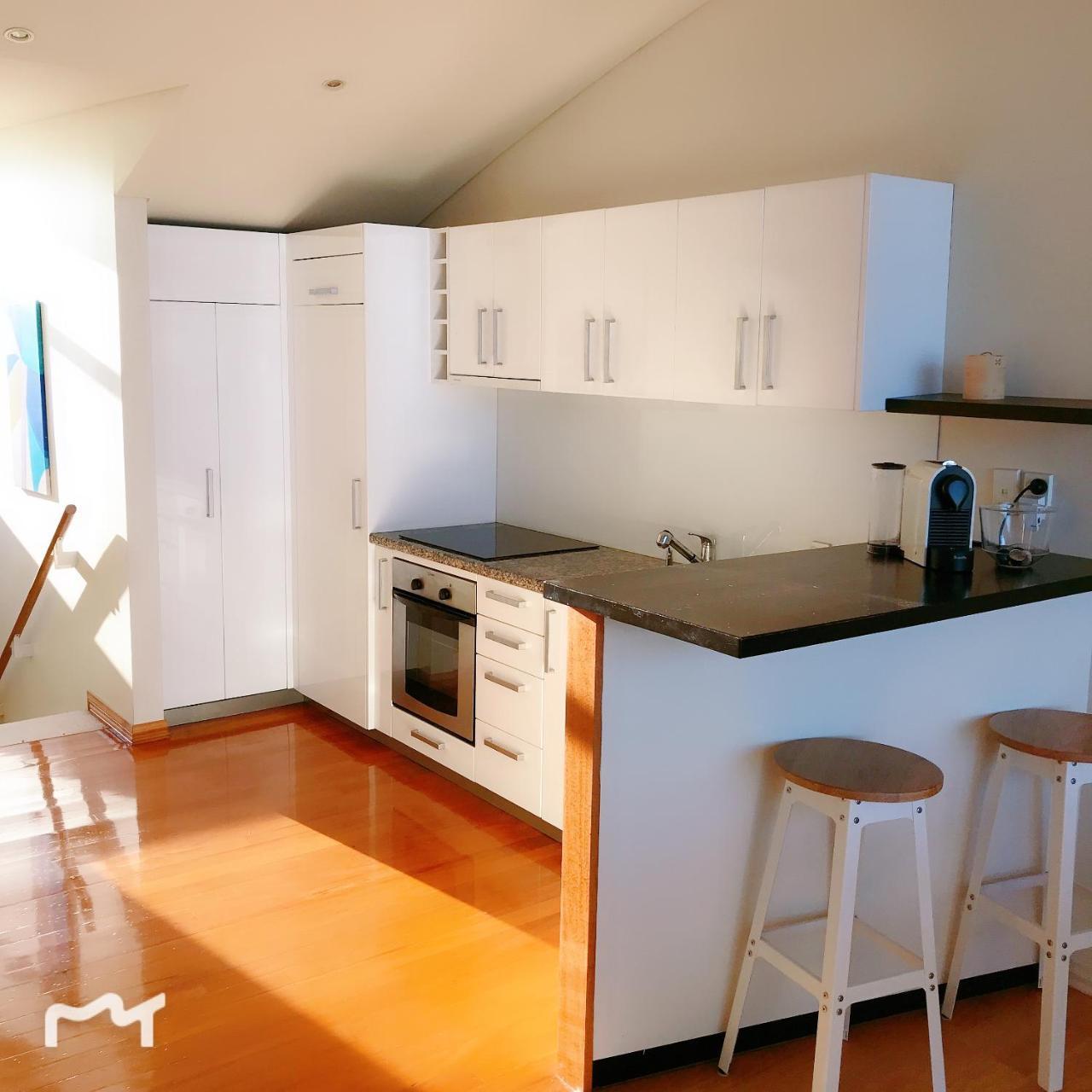 Apartment Waterfront Penthouse: Harbor View In Auckland's Heart