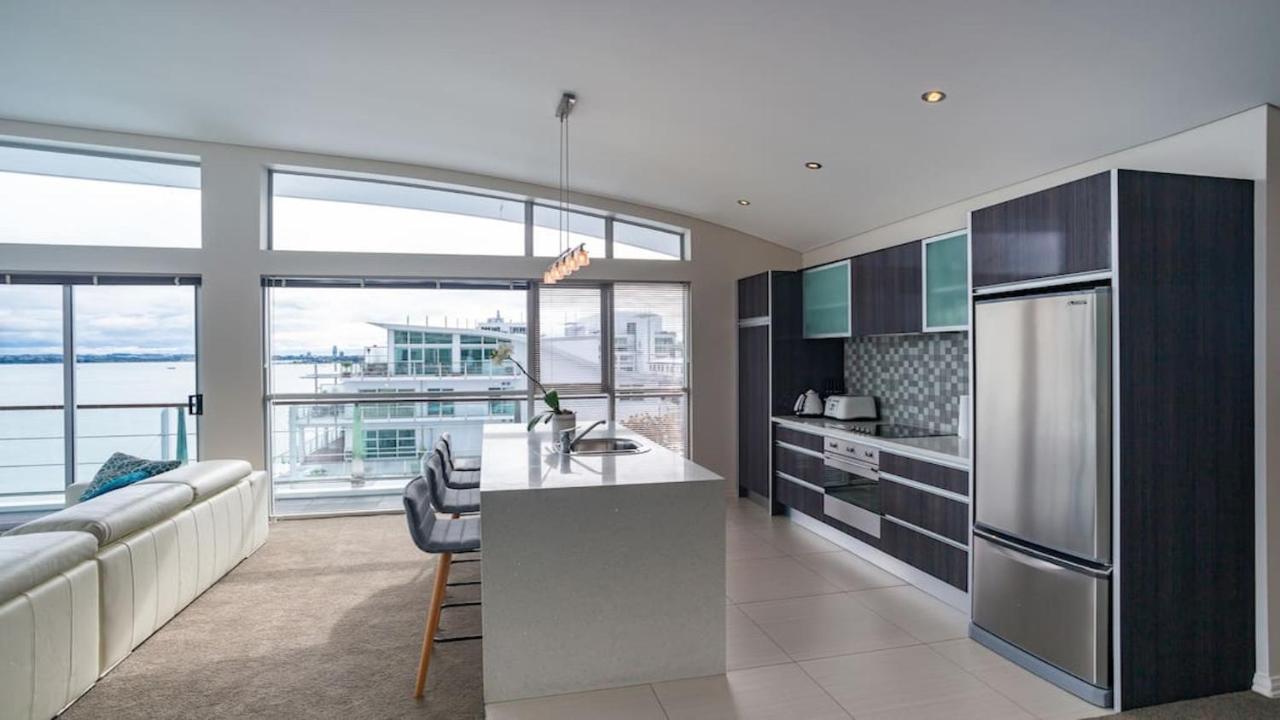Apartment Princes Wharf's Truly Stunning North-west Loft