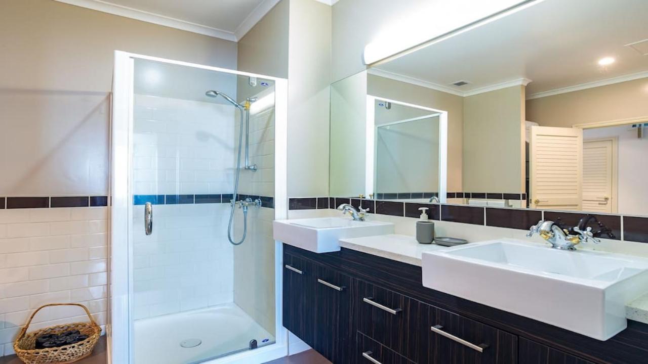 Apartment Princes Wharf's Truly Stunning North-west Loft *