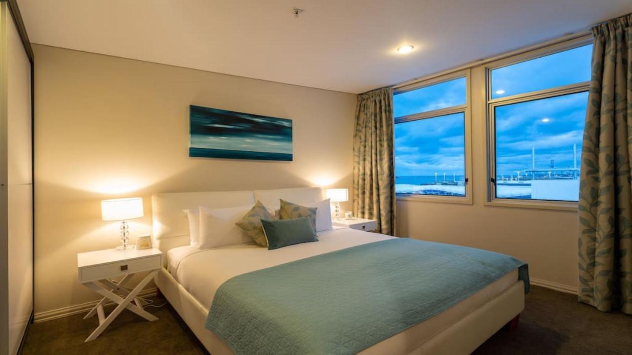 Apartment Princes Wharf's Truly Stunning North-west Loft *