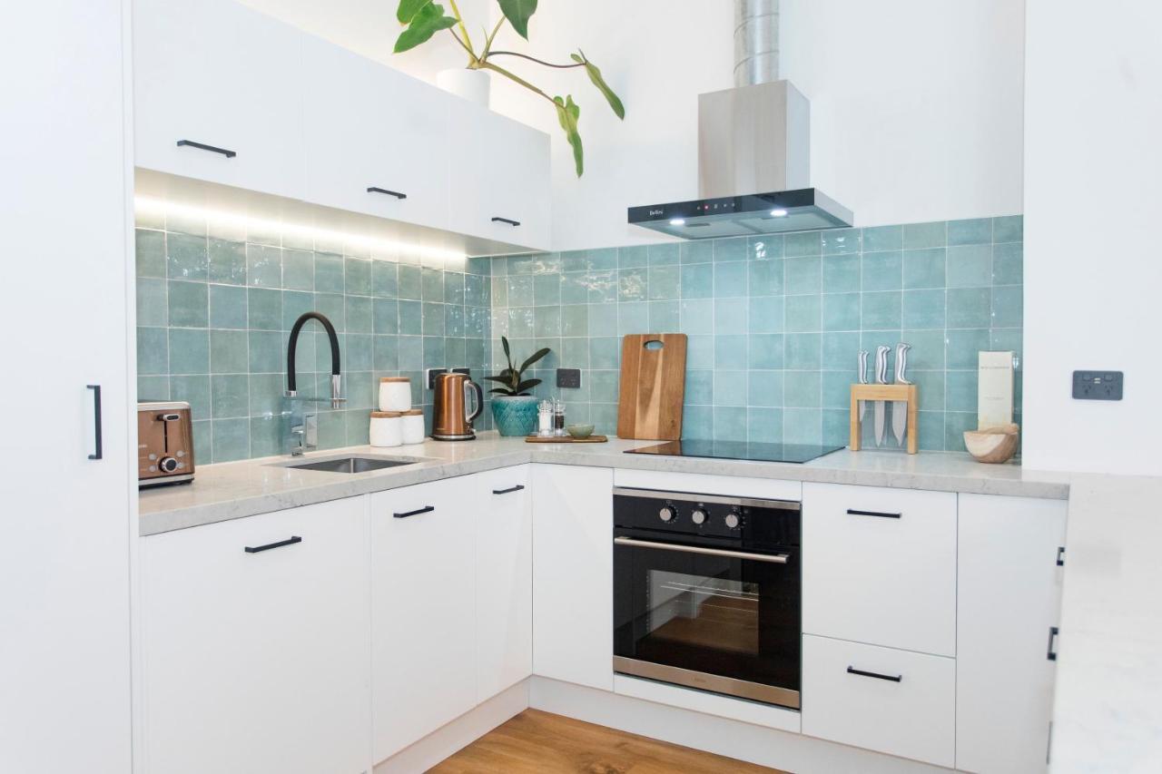 Anzac North Loft - 4 Bedrooms & 2 Free Car Parks