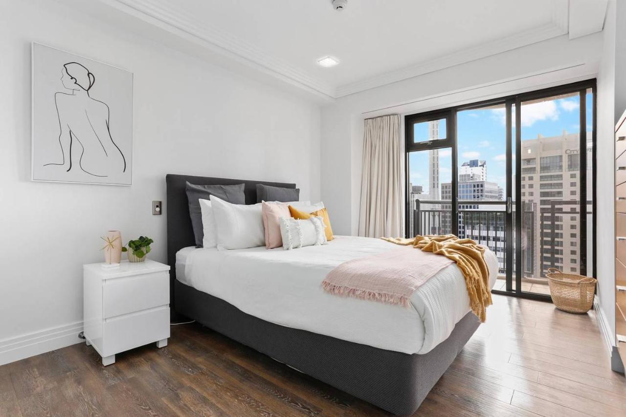 Modern Luxury With Breathtaking City Views Apartment *