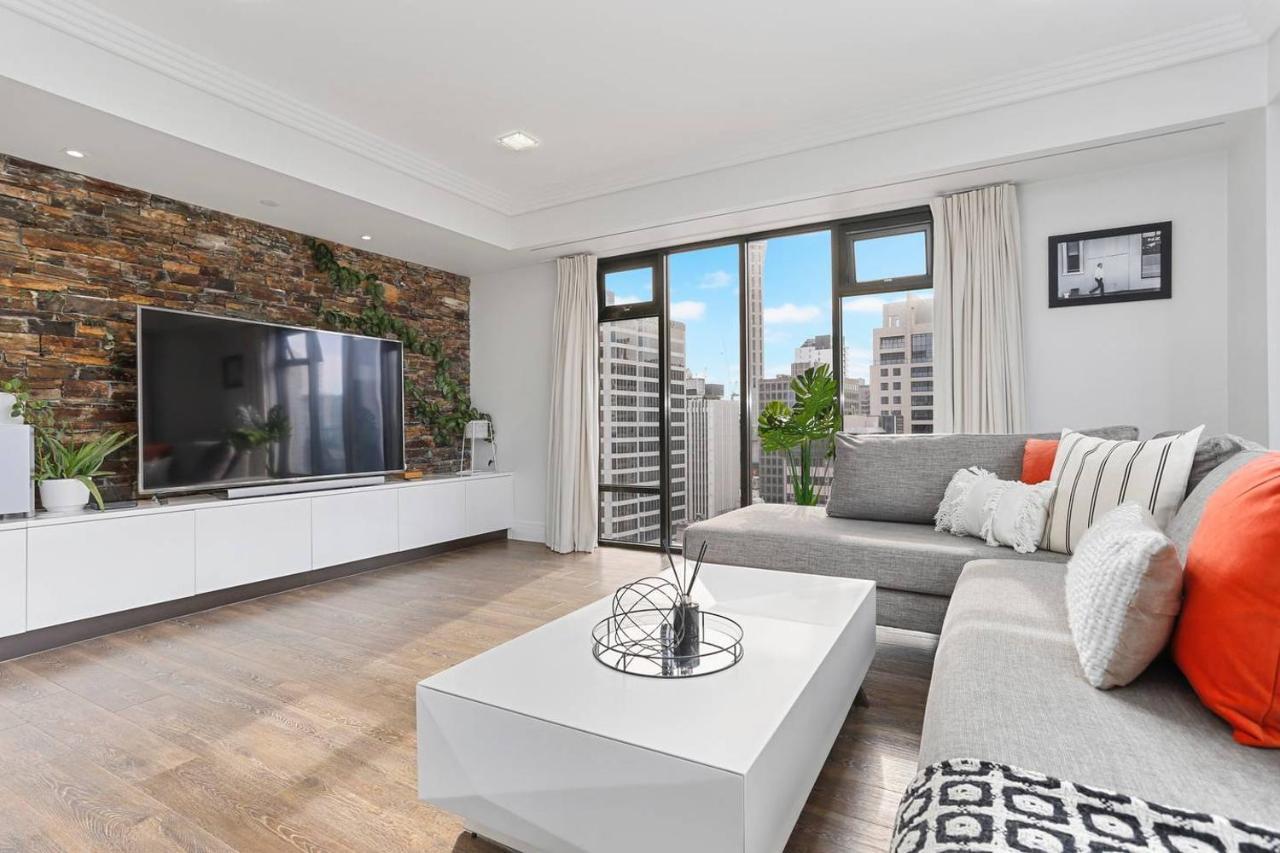 Modern Luxury With Breathtaking City Views