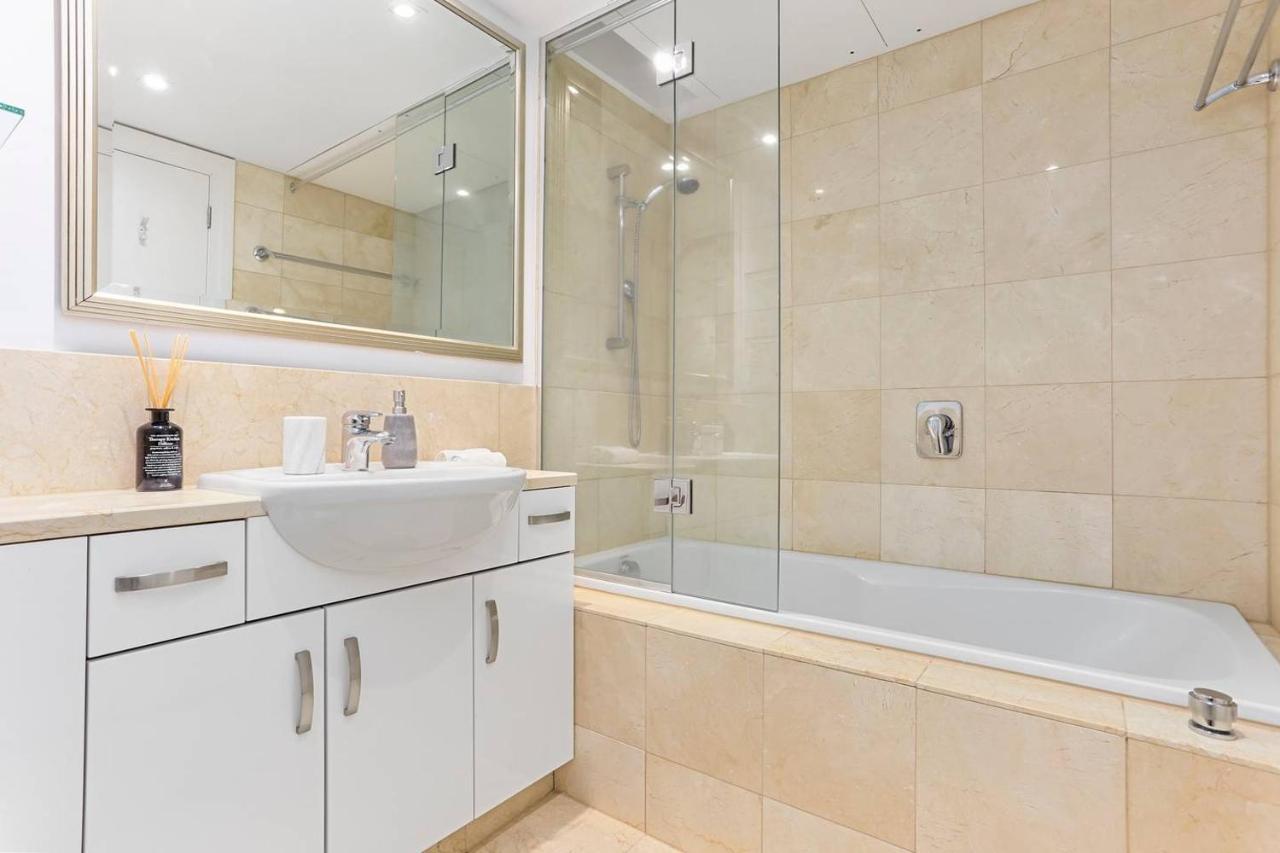 Apartment Modern Luxury With Breathtaking City Views Auckland