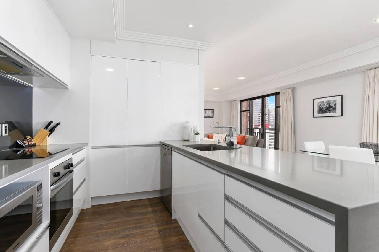 Modern Luxury With Breathtaking City Views Apartment *