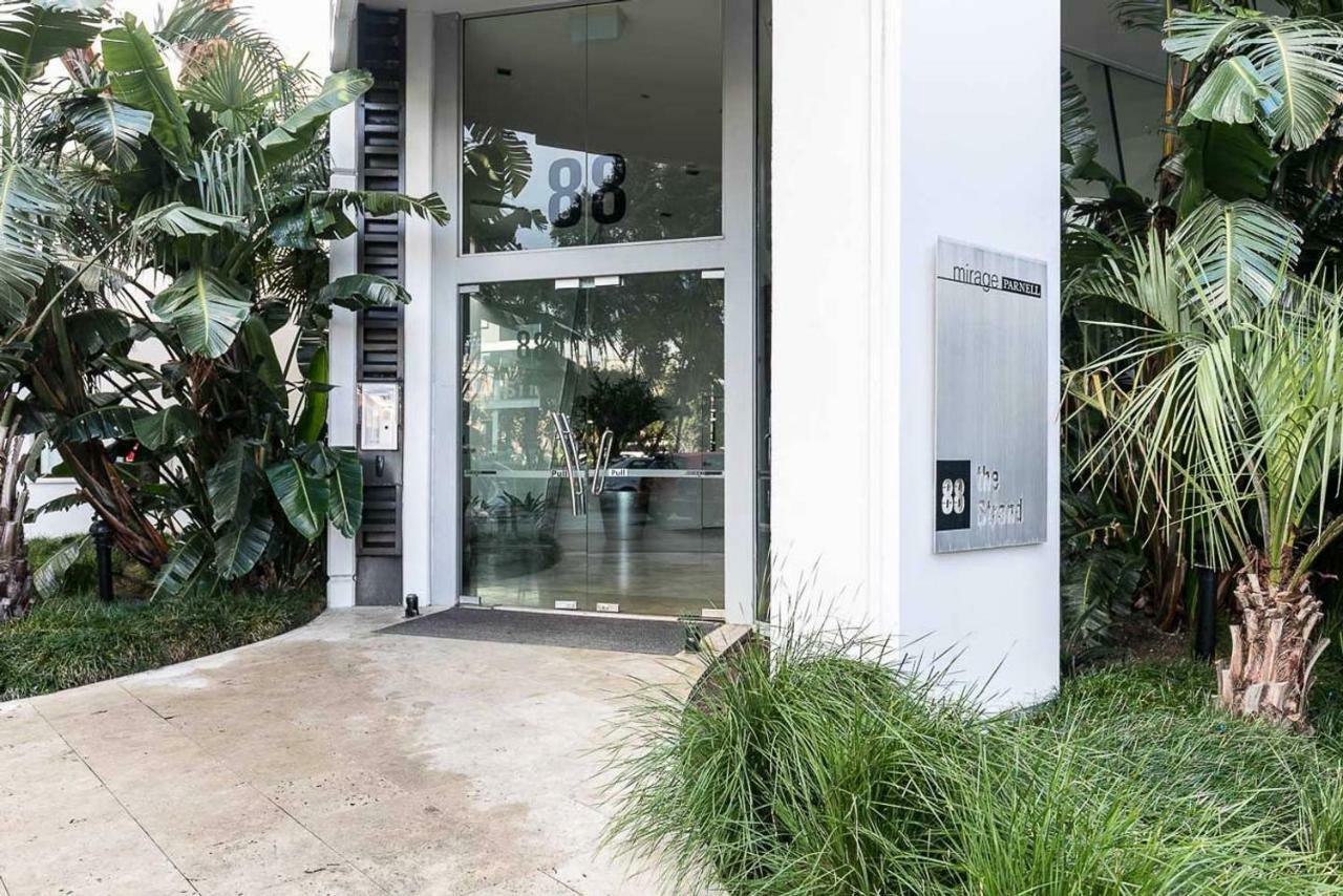 One Bedroom - Pool, Gym & Tennis Courts! * Auckland
