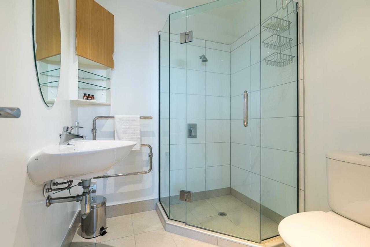 One Bedroom - Pool, Gym & Tennis Courts! Apartment *
