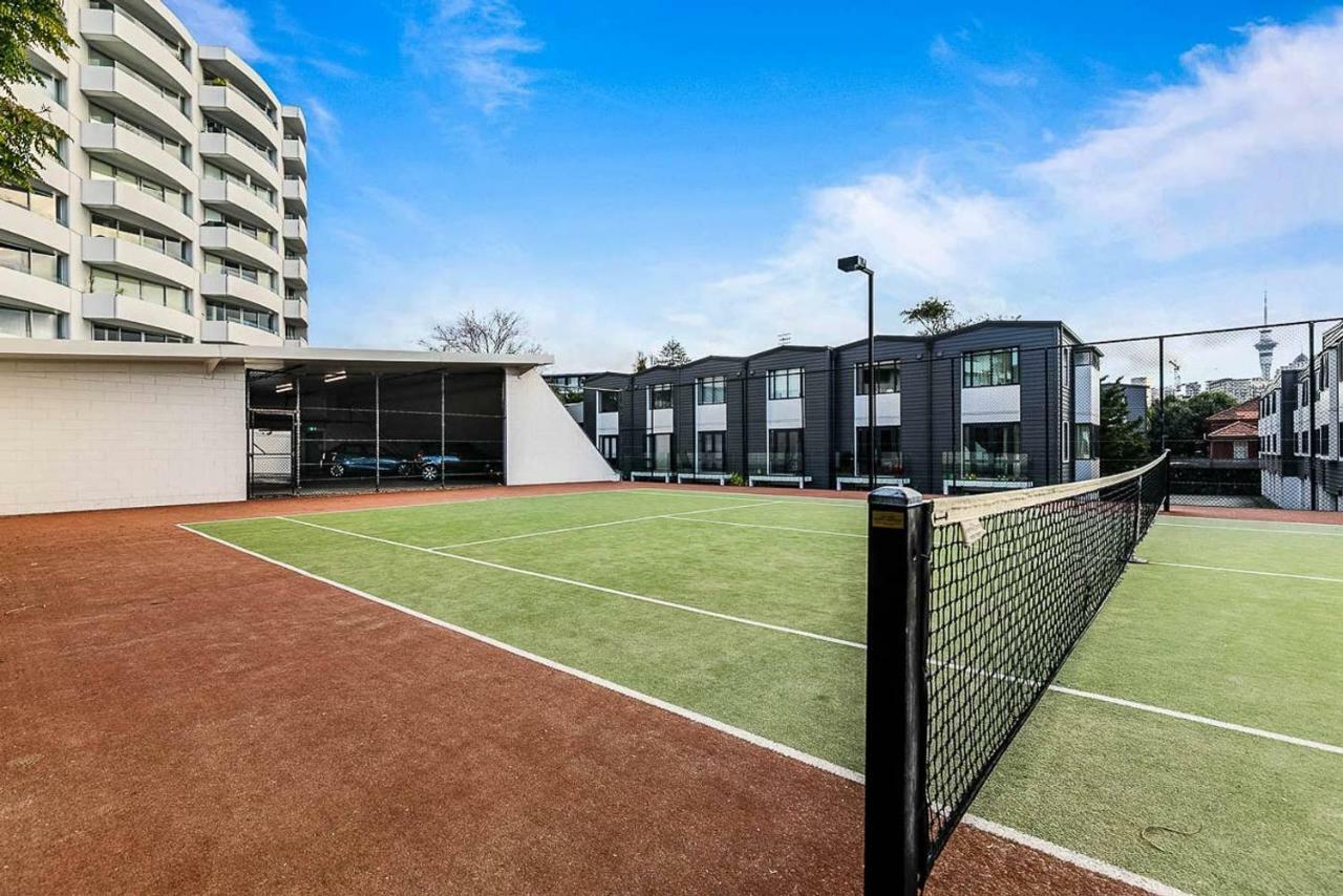 One Bedroom - Pool, Gym & Tennis Courts! Apartment Auckland