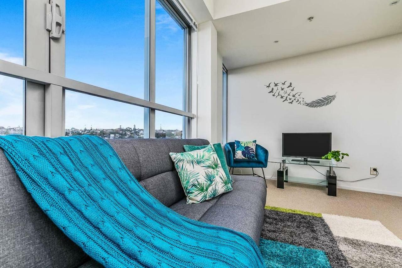 One Bedroom - Pool, Gym & Tennis Courts! Apartment *