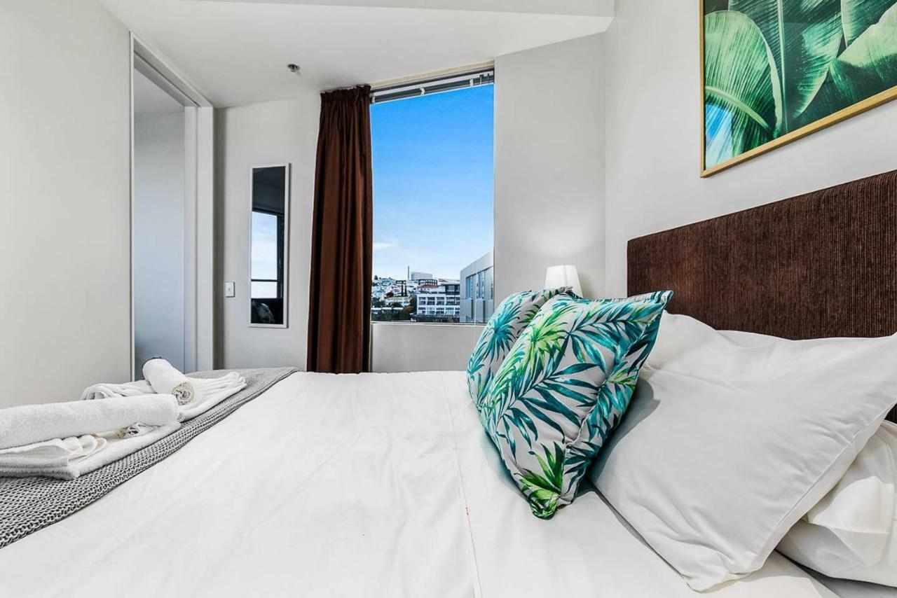Apartment One Bedroom - Pool, Gym & Tennis Courts! *