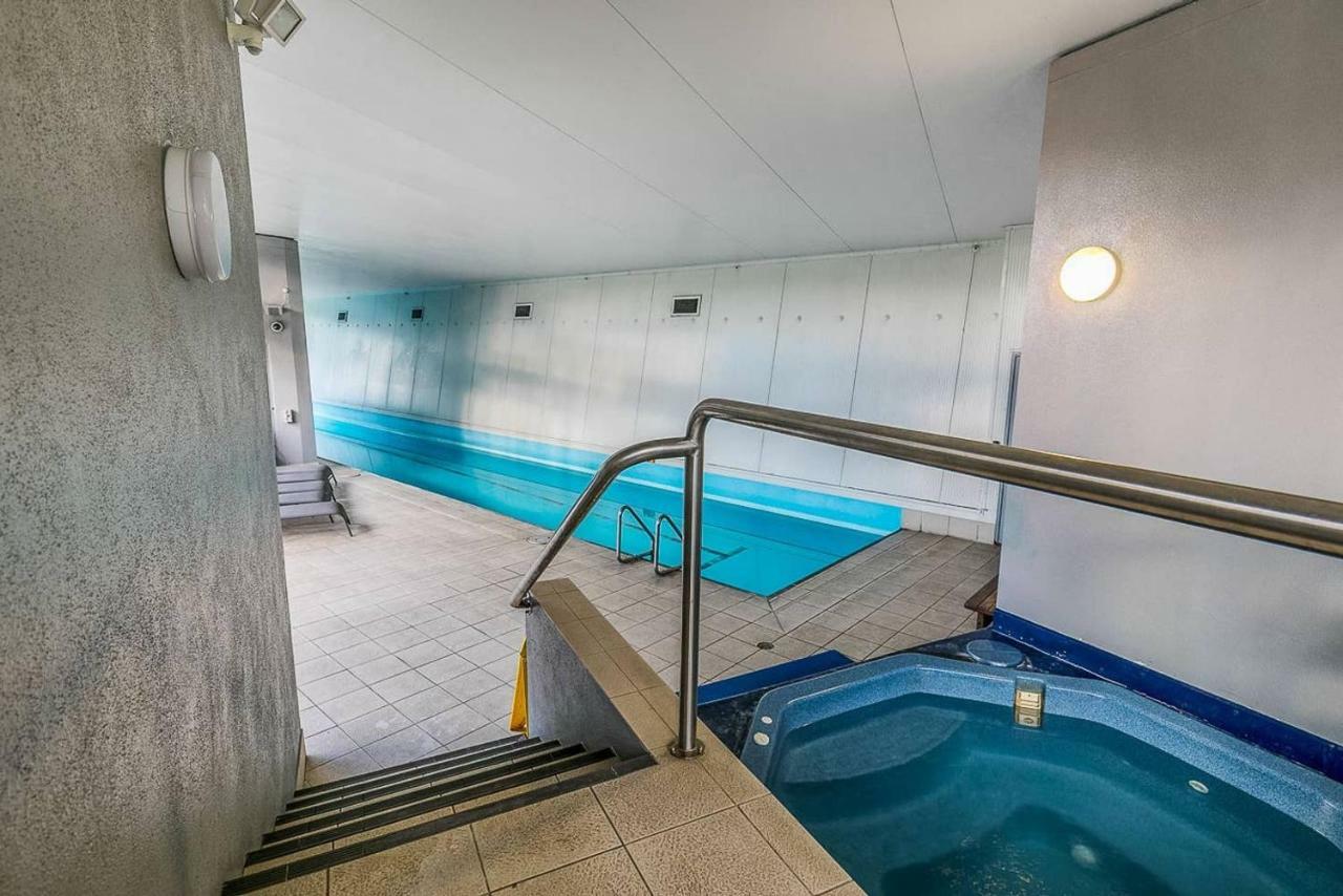 One Bedroom - Pool, Gym & Tennis Courts!