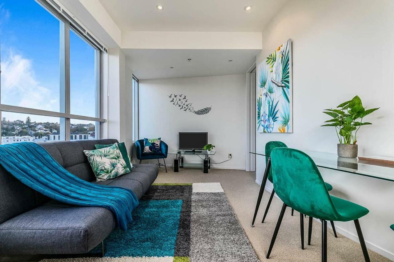 One Bedroom - Pool, Gym & Tennis Courts! Apartment Auckland