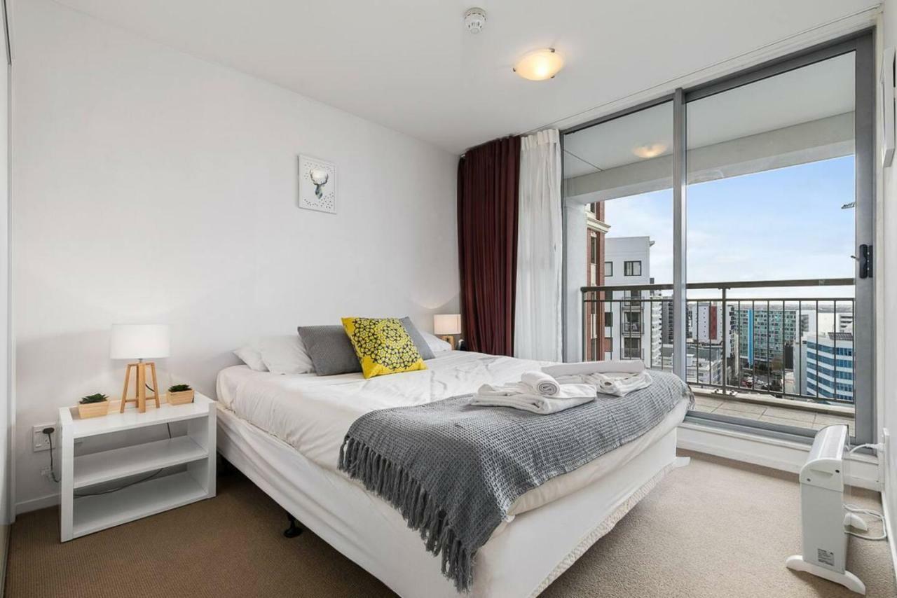 Wonderful In Quiet Cbd Neighbourhood! Apartment