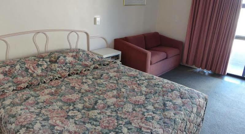 Motel Airport 3*