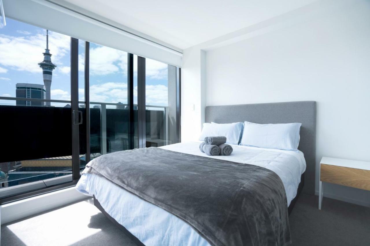 With Brilliant Views In Cbd Apartment *