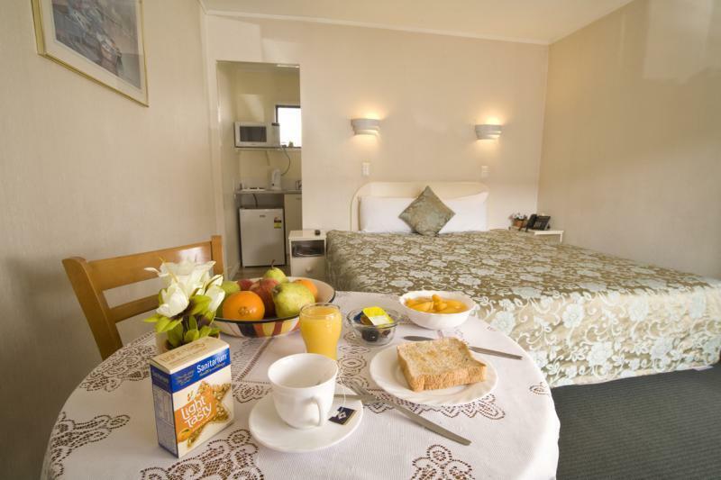 Tudor Court Motor Motel 4*