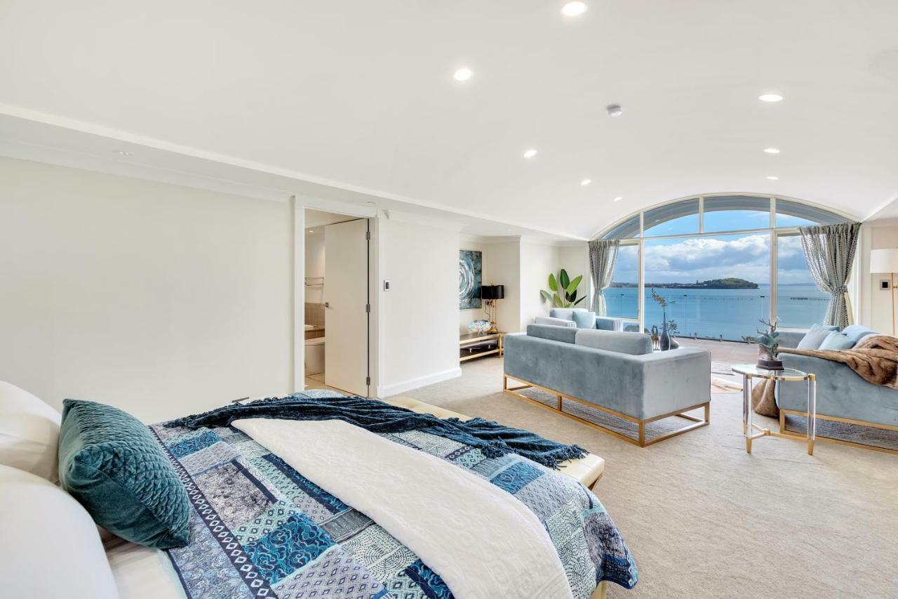 Orakei Grandeur Mansion With Sea Views & Pool *