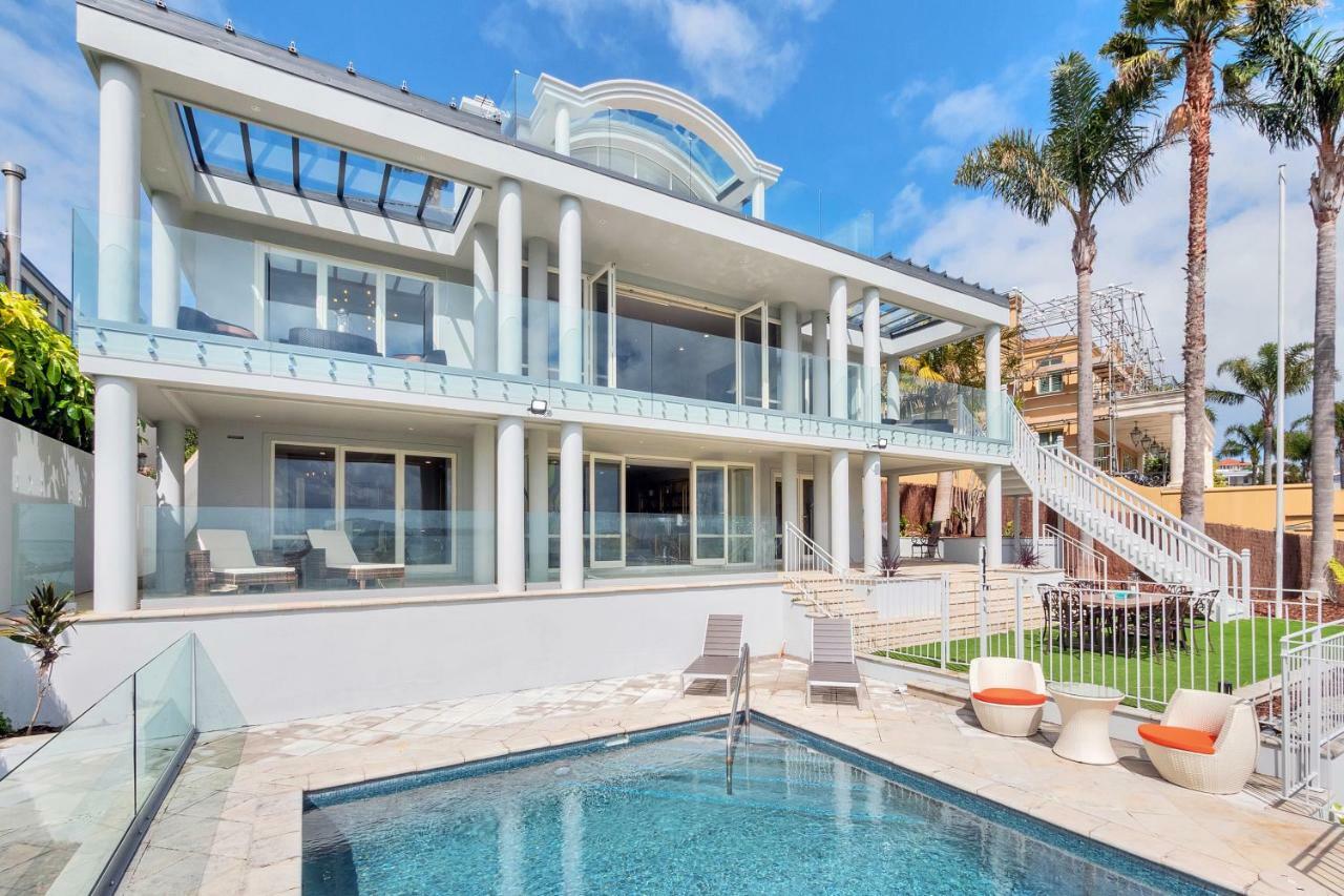 Orakei Grandeur Mansion With Sea Views & Pool *