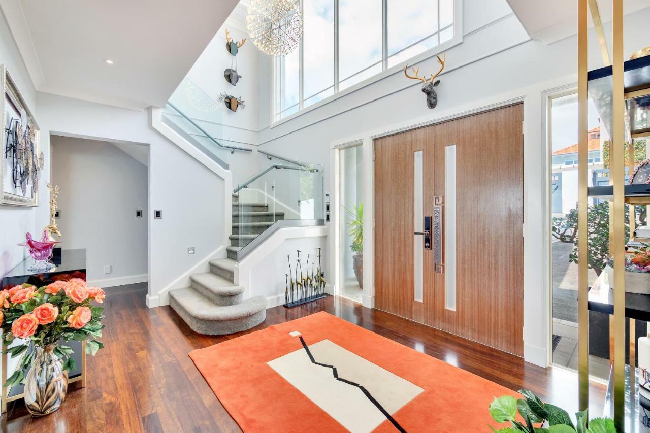 Orakei Grandeur Mansion With Sea Views & Pool Villa