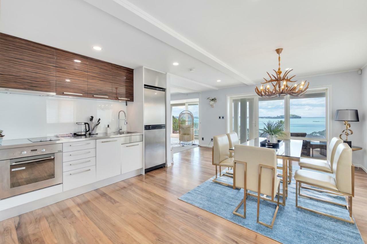 Orakei Grandeur Mansion With Sea Views & Pool *