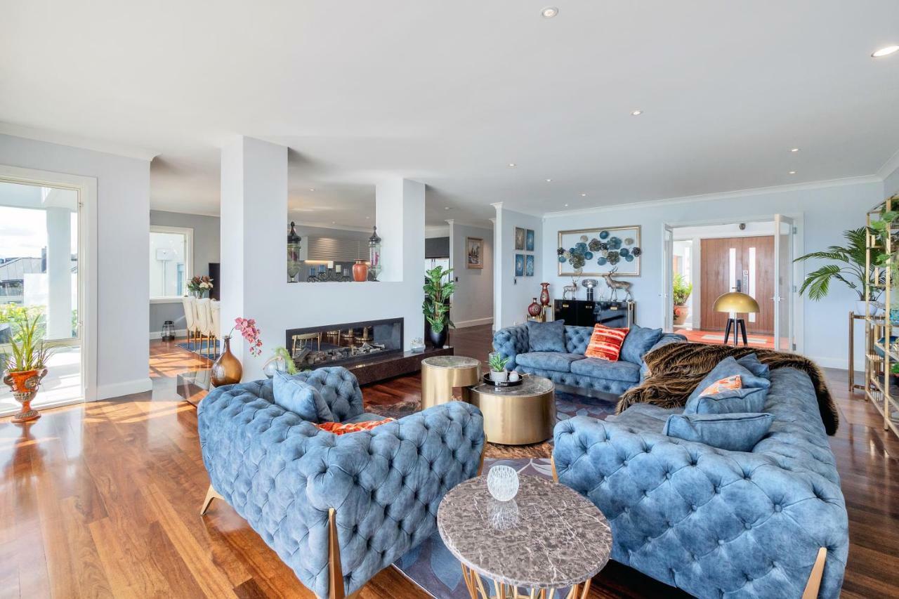Villa Orakei Grandeur Mansion With Sea Views & Pool