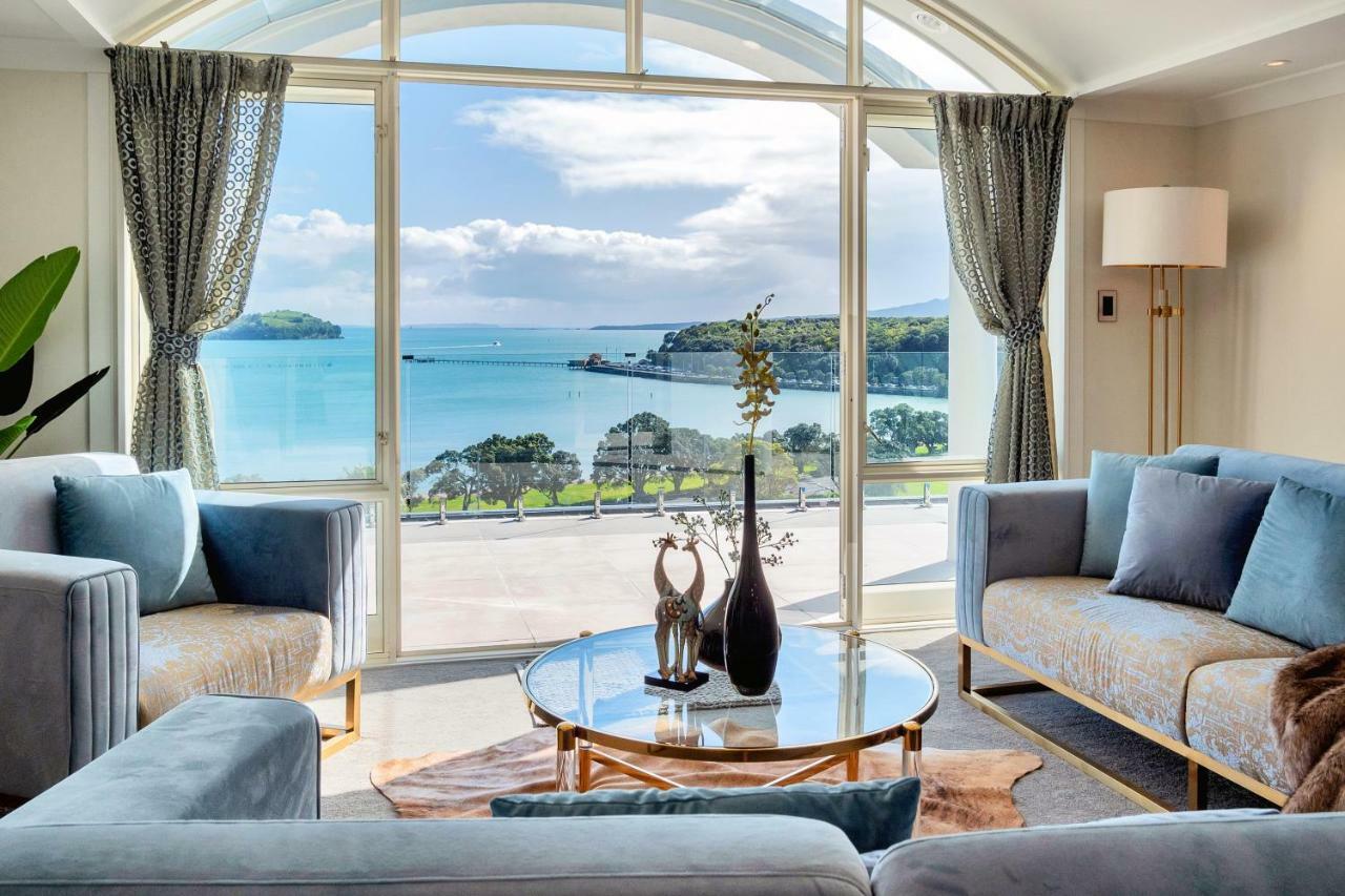 Orakei Grandeur Mansion With Sea Views & Pool *