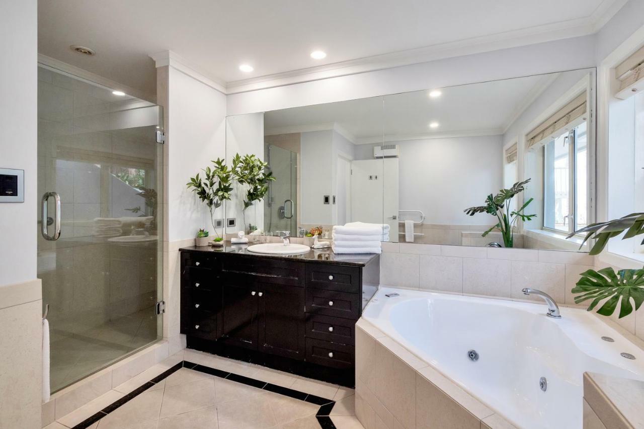 Villa Orakei Grandeur Mansion With Sea Views & Pool Auckland