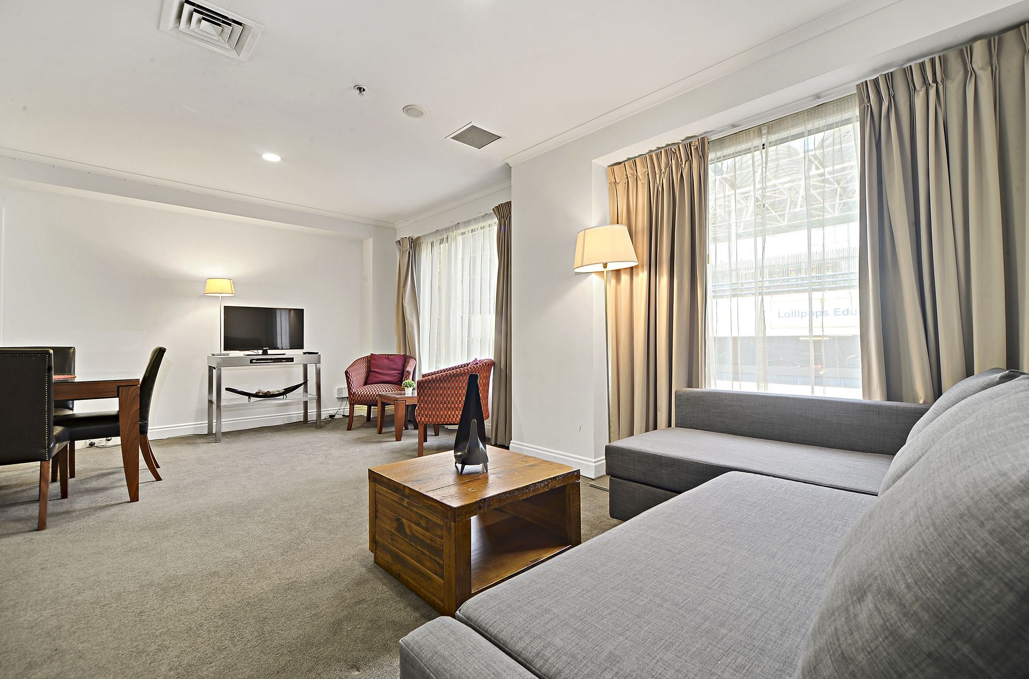 Apartment On Queen Street